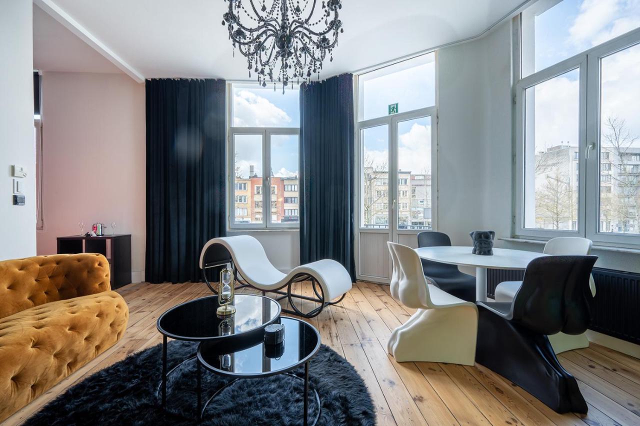 The Rabbit Hole - Romantic With Adult Playroom Apartment *